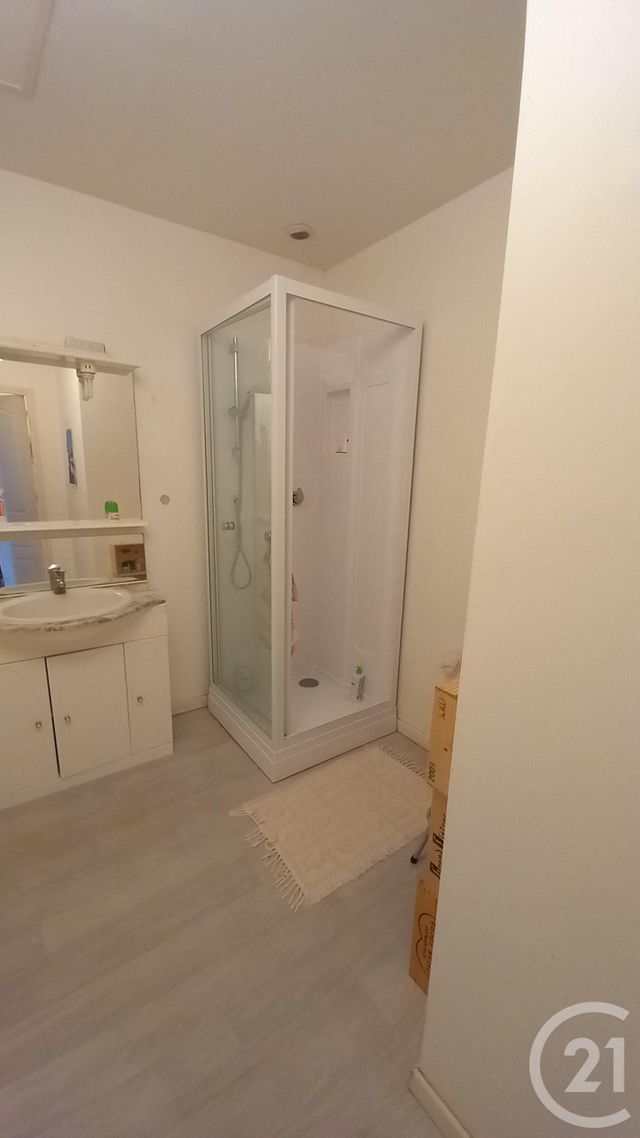 Appartement F2 à louer - 2 pièces - 56.0 m2 - SAINTES - 17 - POITOU-CHARENTES - Century 21 Agence De L'Europe Appartement F2 à louer - 2 pièces - 56.0 m2 - SAINTES - 17 - POITOU-CHARENTES - Century 21 Agence De L'Europe
