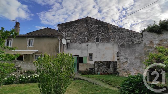 Afficher la photo en grand maison à vendre - 8 pièces - 142.7 m2 - SAINTES - 17 - POITOU-CHARENTES - Century 21 Agence De L'Europe