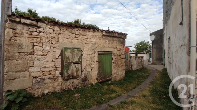 Afficher la photo en grand maison à vendre - 8 pièces - 142.7 m2 - SAINTES - 17 - POITOU-CHARENTES - Century 21 Agence De L'Europe