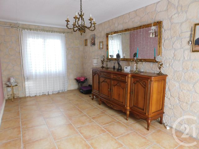 maison à vendre - 5 pièces - 123.0 m2 - SAINTES - 17 - POITOU-CHARENTES - Century 21 Agence De L'Europe maison à vendre - 5 pièces - 123.0 m2 - SAINTES - 17 - POITOU-CHARENTES - Century 21 Agence De L'Europe