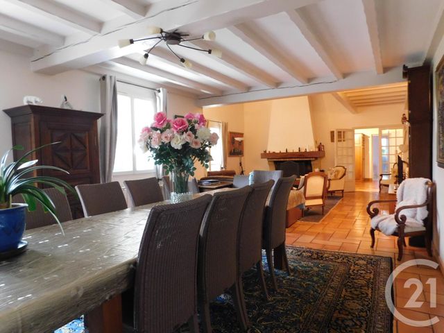 maison à vendre - 7 pièces - 224.38 m2 - ST VAIZE - 17 - POITOU-CHARENTES - Century 21 Agence De L'Europe maison à vendre - 7 pièces - 224.38 m2 - ST VAIZE - 17 - POITOU-CHARENTES - Century 21 Agence De L'Europe