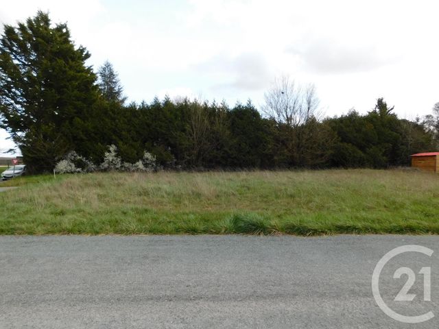 Afficher la photo en grand terrain à vendre - 846.0 m2 - ST VAIZE - 17 - POITOU-CHARENTES - Century 21 Agence De L'Europe
