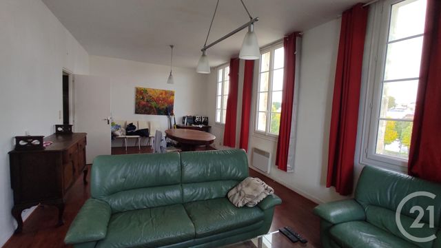 Appartement F4 à vendre - 5 pièces - 86.0 m2 - SAINTES - 17 - POITOU-CHARENTES - Century 21 Agence De L'Europe