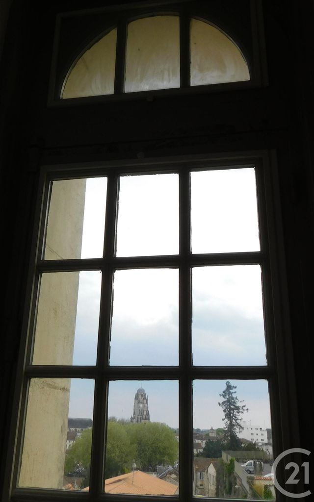 Afficher la photo en grand Appartement F4 à vendre - 4 pièces - 94.0 m2 - SAINTES - 17 - POITOU-CHARENTES - Century 21 Agence De L'Europe