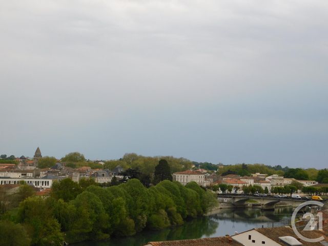 Afficher la photo en grand Appartement F4 à vendre - 4 pièces - 94.0 m2 - SAINTES - 17 - POITOU-CHARENTES - Century 21 Agence De L'Europe