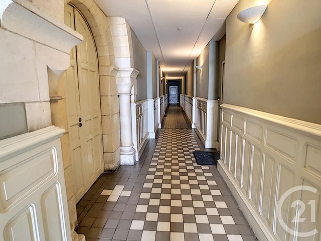 Afficher la photo en grand Appartement F4 à vendre - 4 pièces - 94.0 m2 - SAINTES - 17 - POITOU-CHARENTES - Century 21 Agence De L'Europe
