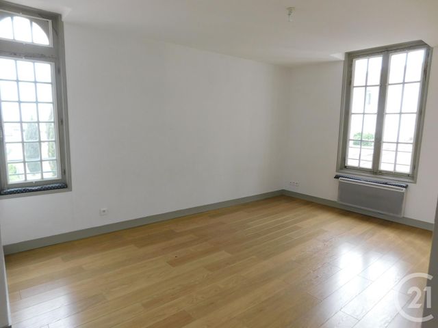 Afficher la photo en grand Appartement F4 à vendre - 4 pièces - 94.0 m2 - SAINTES - 17 - POITOU-CHARENTES - Century 21 Agence De L'Europe