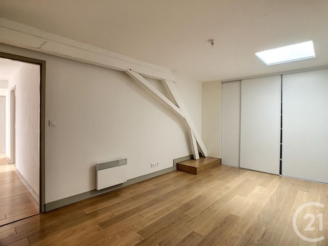 Afficher la photo en grand Appartement F4 à vendre - 4 pièces - 94.0 m2 - SAINTES - 17 - POITOU-CHARENTES - Century 21 Agence De L'Europe