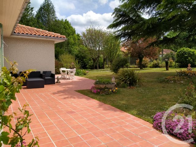 maison à vendre - 4 pièces - 145.29 m2 - BUSSAC SUR CHARENTE - 17 - POITOU-CHARENTES - Century 21 Agence De L'Europe maison à vendre - 4 pièces - 145.29 m2 - BUSSAC SUR CHARENTE - 17 - POITOU-CHARENTES - Century 21 Agence De L'Europe