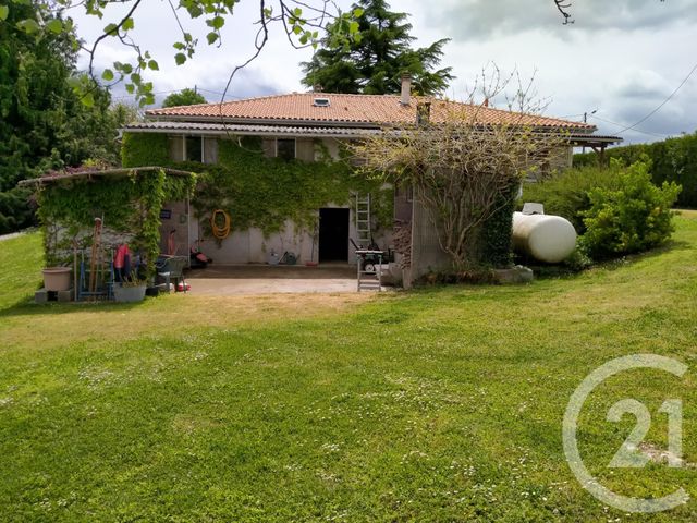 maison à vendre - 4 pièces - 145.29 m2 - BUSSAC SUR CHARENTE - 17 - POITOU-CHARENTES - Century 21 Agence De L'Europe maison à vendre - 4 pièces - 145.29 m2 - BUSSAC SUR CHARENTE - 17 - POITOU-CHARENTES - Century 21 Agence De L'Europe