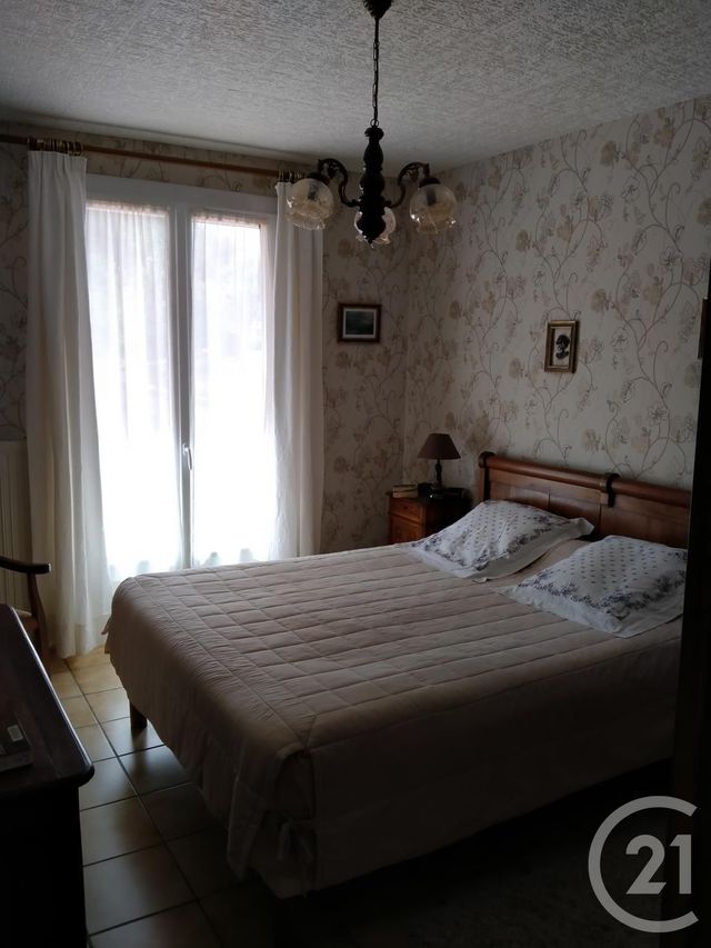maison à vendre - 4 pièces - 145.29 m2 - BUSSAC SUR CHARENTE - 17 - POITOU-CHARENTES - Century 21 Agence De L'Europe maison à vendre - 4 pièces - 145.29 m2 - BUSSAC SUR CHARENTE - 17 - POITOU-CHARENTES - Century 21 Agence De L'Europe