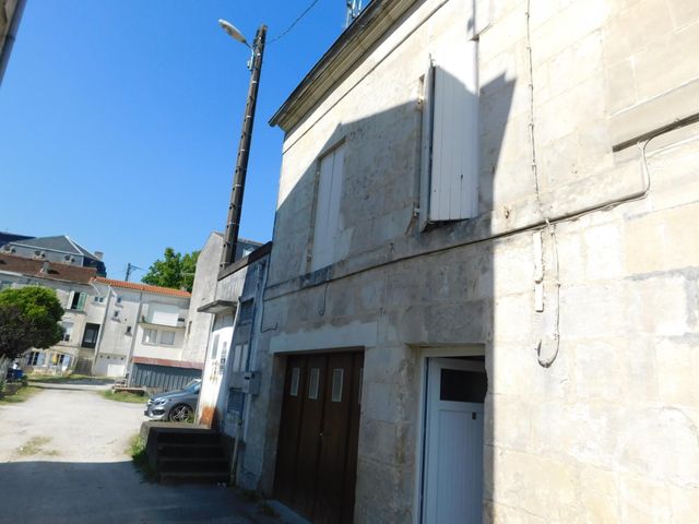 Afficher la photo en grand maison à vendre - 2 pièces - 40.0 m2 - SAINTES - 17 - POITOU-CHARENTES - Century 21 Agence De L'Europe
