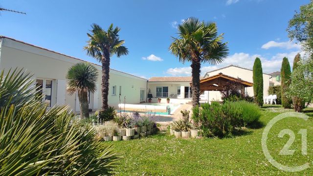 maison à vendre - 6 pièces - 237.0 m2 - SAINTES - 17 - POITOU-CHARENTES - Century 21 Agence De L'Europe
