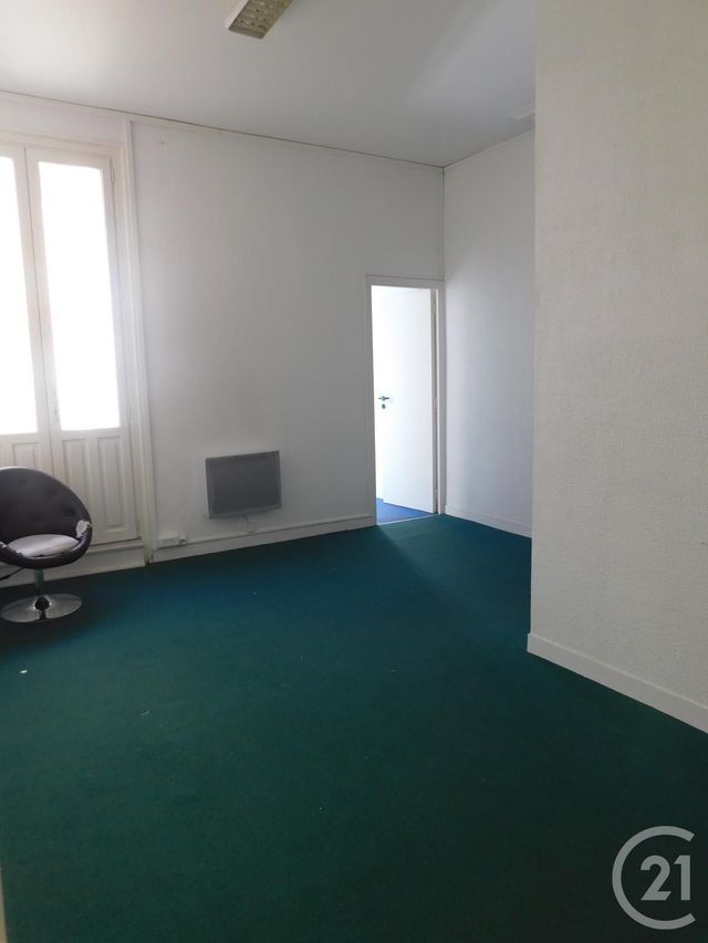 Afficher la photo en grand Appartement F3 à vendre - 4 pièces - 58.0 m2 - SAINTES - 17 - POITOU-CHARENTES - Century 21 Agence De L'Europe