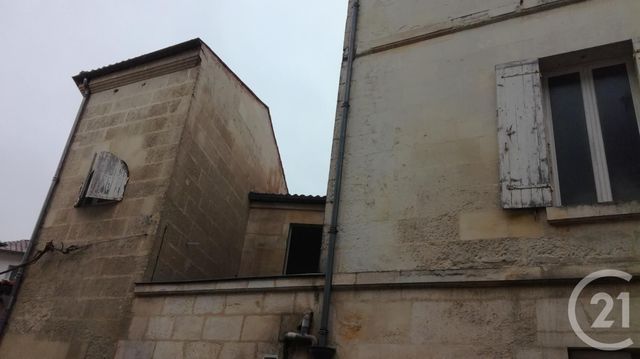 Afficher la photo en grand Appartement F3 à vendre - 4 pièces - 58.0 m2 - SAINTES - 17 - POITOU-CHARENTES - Century 21 Agence De L'Europe