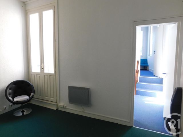 Afficher la photo en grand Appartement F3 à vendre - 4 pièces - 58.0 m2 - SAINTES - 17 - POITOU-CHARENTES - Century 21 Agence De L'Europe