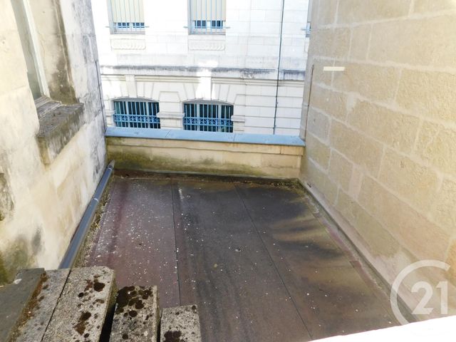 Afficher la photo en grand Appartement F3 à vendre - 4 pièces - 58.0 m2 - SAINTES - 17 - POITOU-CHARENTES - Century 21 Agence De L'Europe