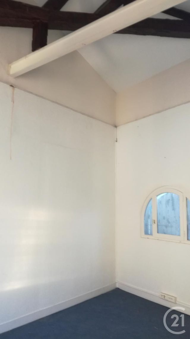 Afficher la photo en grand Appartement F3 à vendre - 4 pièces - 58.0 m2 - SAINTES - 17 - POITOU-CHARENTES - Century 21 Agence De L'Europe