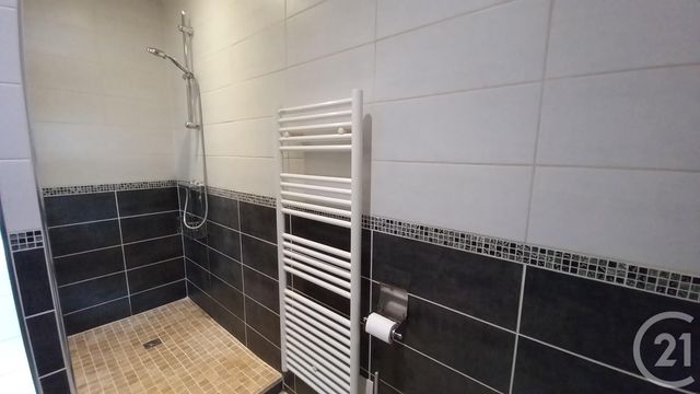 Appartement F2 à louer - 2 pièces - 43.06 m2 - SAINTES - 17 - POITOU-CHARENTES - Century 21 Agence De L'Europe