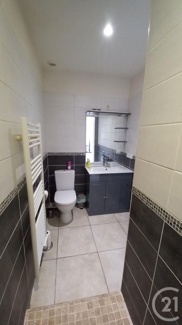 Appartement F2 à louer - 2 pièces - 43.06 m2 - SAINTES - 17 - POITOU-CHARENTES - Century 21 Agence De L'Europe