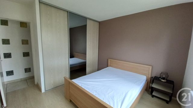 Appartement F2 à louer - 2 pièces - 43.06 m2 - SAINTES - 17 - POITOU-CHARENTES - Century 21 Agence De L'Europe