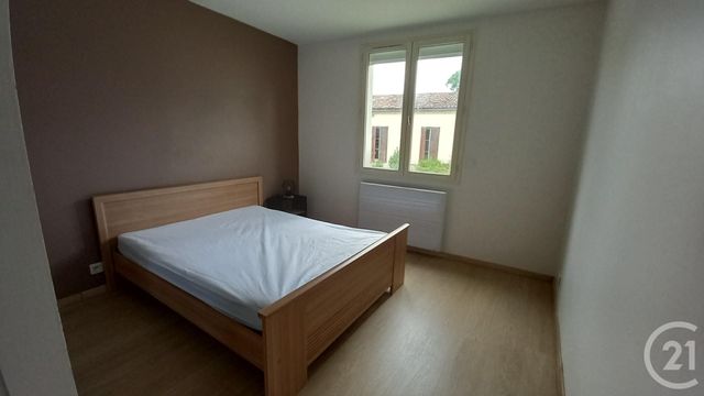 Appartement F2 à louer - 2 pièces - 43.06 m2 - SAINTES - 17 - POITOU-CHARENTES - Century 21 Agence De L'Europe