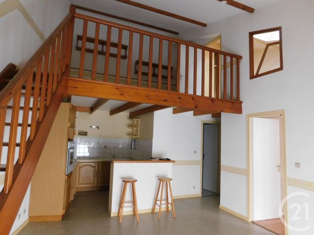 Appartement Duplex à louer - 4 pièces - 70.0 m2 - SAINTES - 17 - POITOU-CHARENTES - Century 21 Agence De L'Europe