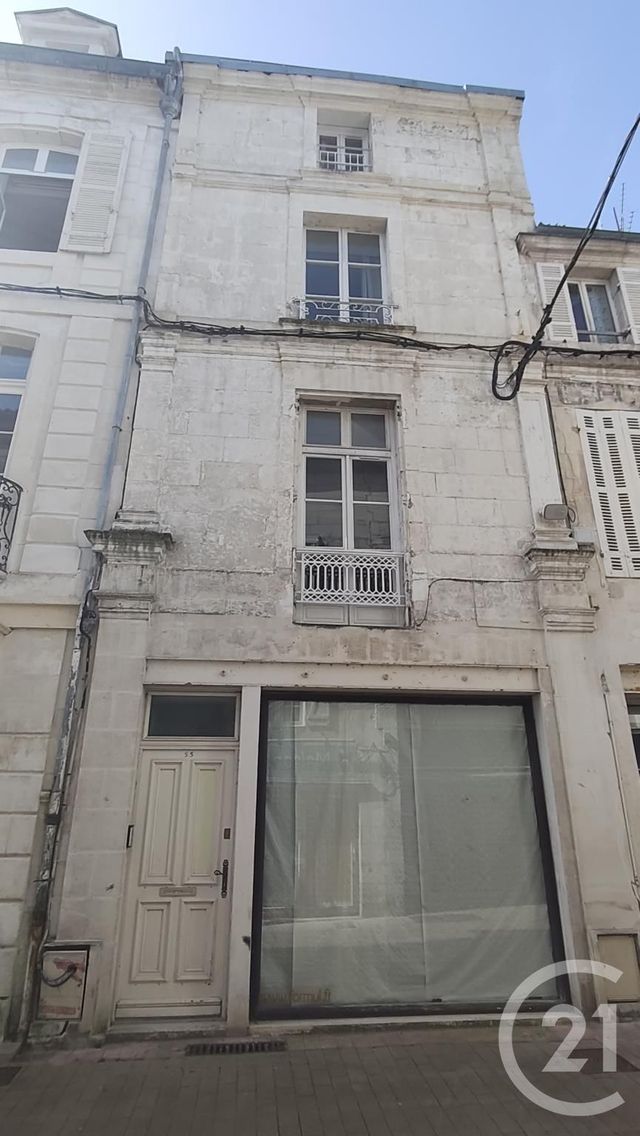 Appartement F5 à vendre - 6 pièces - 157.0 m2 - SAINTES - 17 - POITOU-CHARENTES - Century 21 Agence De L'Europe