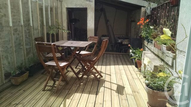 Appartement F5 à vendre - 6 pièces - 157.0 m2 - SAINTES - 17 - POITOU-CHARENTES - Century 21 Agence De L'Europe