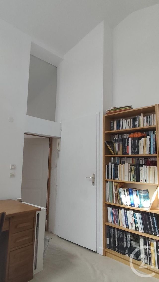 Appartement F5 à vendre - 6 pièces - 157.0 m2 - SAINTES - 17 - POITOU-CHARENTES - Century 21 Agence De L'Europe