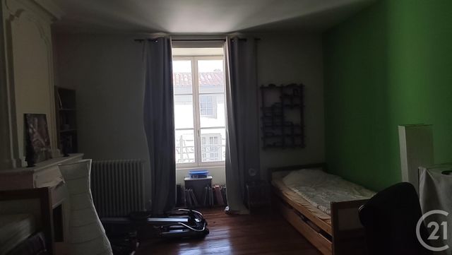 Appartement F5 à vendre - 6 pièces - 157.0 m2 - SAINTES - 17 - POITOU-CHARENTES - Century 21 Agence De L'Europe