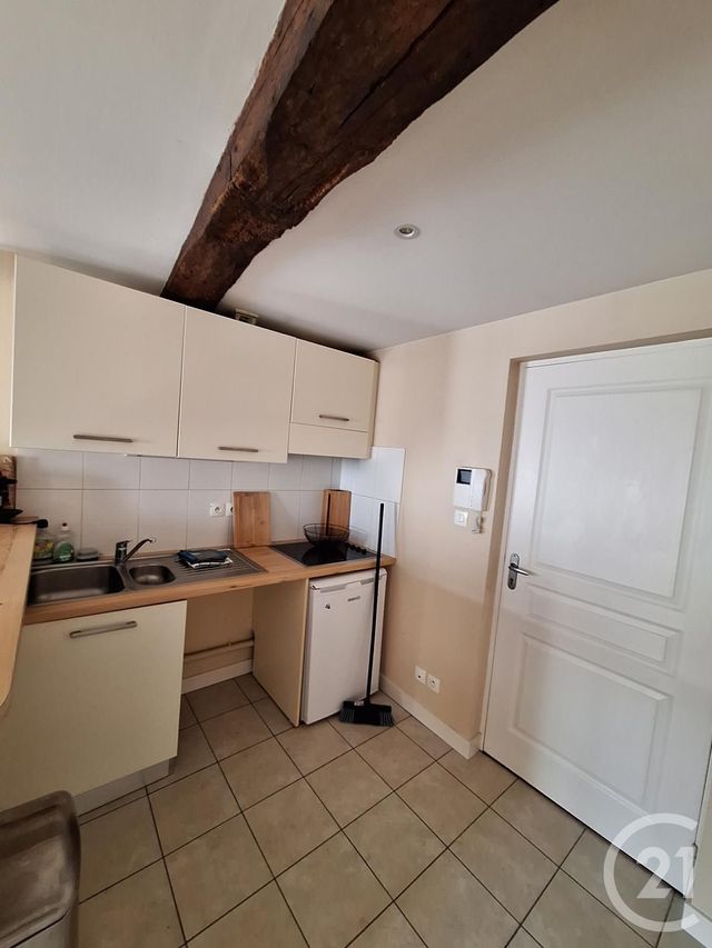 Appartement Studio à louer - 1 pièce - 25.0 m2 - SAINTES - 17 - POITOU-CHARENTES - Century 21 Agence De L'Europe