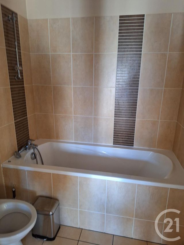 Appartement Studio à louer - 1 pièce - 25.0 m2 - SAINTES - 17 - POITOU-CHARENTES - Century 21 Agence De L'Europe