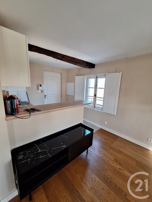Appartement Studio à louer - 1 pièce - 25.0 m2 - SAINTES - 17 - POITOU-CHARENTES - Century 21 Agence De L'Europe