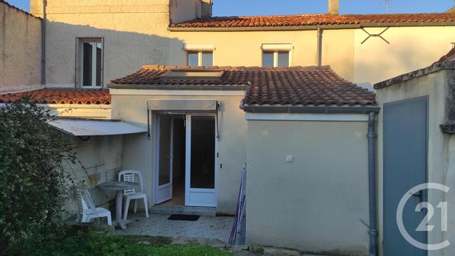 maison à vendre - 4 pièces - 110.0 m2 - SAINTES - 17 - POITOU-CHARENTES - Century 21 Agence De L'Europe