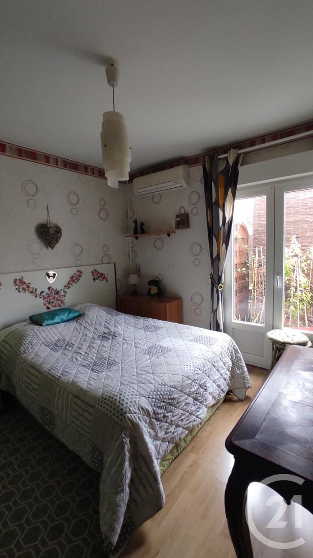 maison à vendre - 7 pièces - 132.17 m2 - ST GEORGES DES COTEAUX - 17 - POITOU-CHARENTES - Century 21 Agence De L'Europe