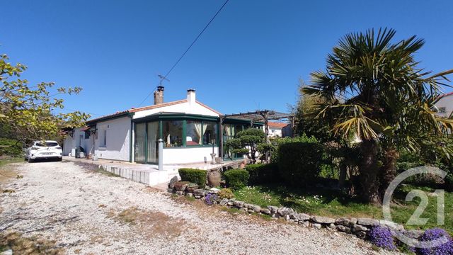 maison à vendre - 7 pièces - 132.17 m2 - ST GEORGES DES COTEAUX - 17 - POITOU-CHARENTES - Century 21 Agence De L'Europe