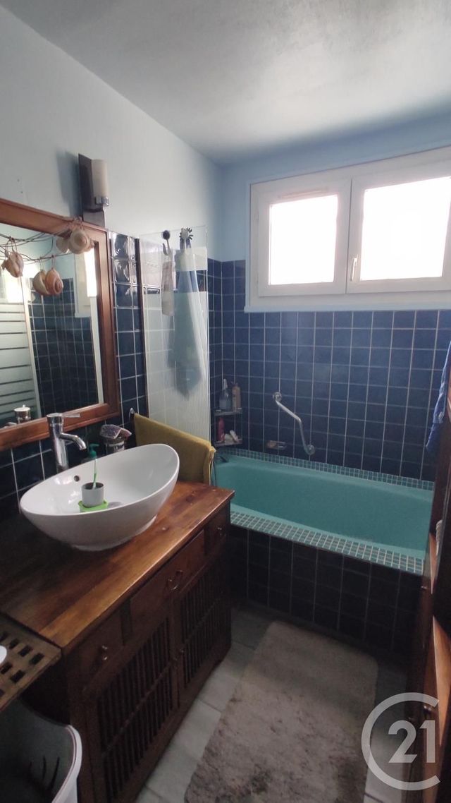 maison à vendre - 7 pièces - 132.17 m2 - ST GEORGES DES COTEAUX - 17 - POITOU-CHARENTES - Century 21 Agence De L'Europe