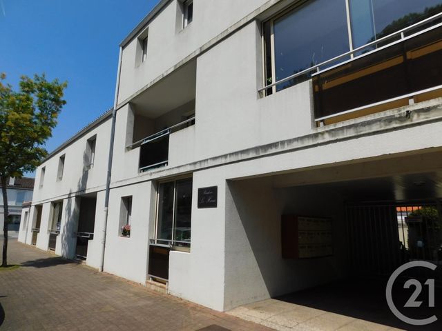 Appartement F4 à vendre - 4 pièces - 74.0 m2 - SAINTES - 17 - POITOU-CHARENTES - Century 21 Agence De L'Europe