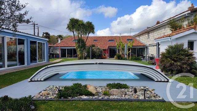 maison à vendre - 8 pièces - 292.37 m2 - SAINTES - 17 - POITOU-CHARENTES - Century 21 Agence De L'Europe