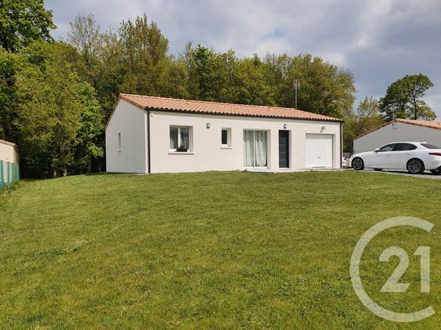 maison à louer - 4 pièces - 80.0 m2 - SAINTES - 17 - POITOU-CHARENTES - Century 21 Agence De L'Europe