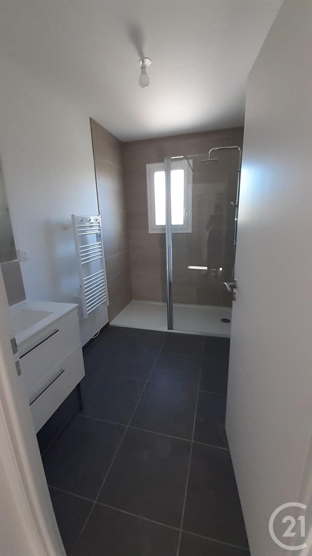 maison à louer - 4 pièces - 80.0 m2 - SAINTES - 17 - POITOU-CHARENTES - Century 21 Agence De L'Europe