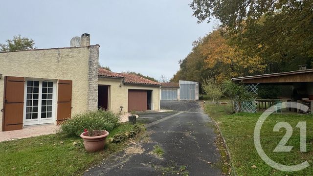 maison à vendre - 4 pièces - 114.8 m2 - FONTCOUVERTE - 17 - POITOU-CHARENTES - Century 21 Agence De L'Europe