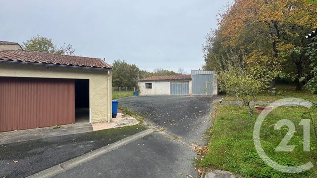 maison à vendre - 4 pièces - 114.8 m2 - FONTCOUVERTE - 17 - POITOU-CHARENTES - Century 21 Agence De L'Europe