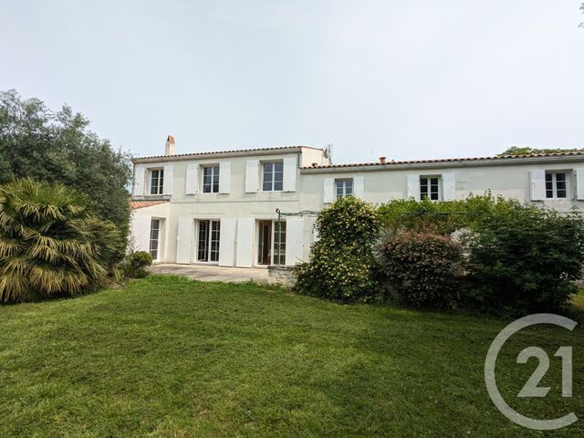 maison à vendre - 8 pièces - 225.02 m2 - ST ROMAIN DE BENET - 17 - POITOU-CHARENTES - Century 21 Agence De L'Europe