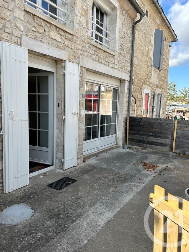 maison à louer - 5 pièces - 108.0 m2 - SAINTES - 17 - POITOU-CHARENTES - Century 21 Agence De L'Europe