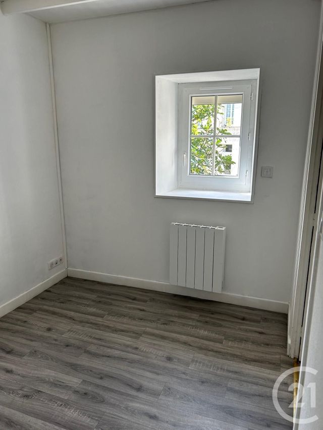 maison à louer - 5 pièces - 108.0 m2 - SAINTES - 17 - POITOU-CHARENTES - Century 21 Agence De L'Europe