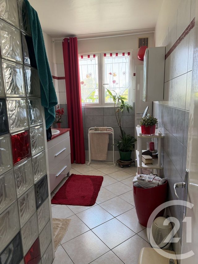 maison à vendre - 5 pièces - 81.5 m2 - SAINTES - 17 - POITOU-CHARENTES - Century 21 Agence De L'Europe