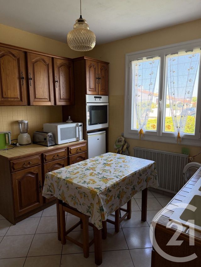 maison à vendre - 5 pièces - 81.5 m2 - SAINTES - 17 - POITOU-CHARENTES - Century 21 Agence De L'Europe