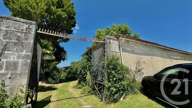 Afficher la photo en grand maison à vendre - 10 pièces - 253.87 m2 - CHERAC - 17 - POITOU-CHARENTES - Century 21 Agence De L'Europe